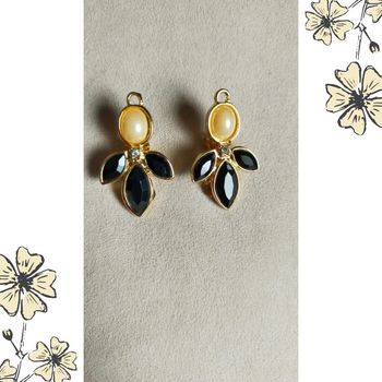 Boucles d’oreilles clips vintage dorées perle & strass noir