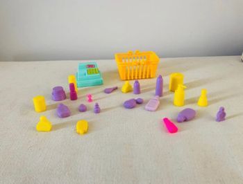 Lot de 24 accessoires barbie magasin beauté