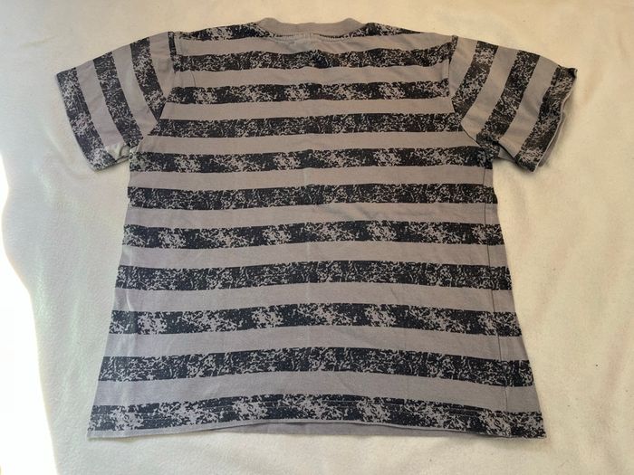 2 tee-shirts 12 ans - photo numéro 3