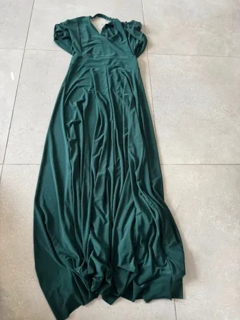 Longue robe verte en très bon état, taille XS, longueur 150cm