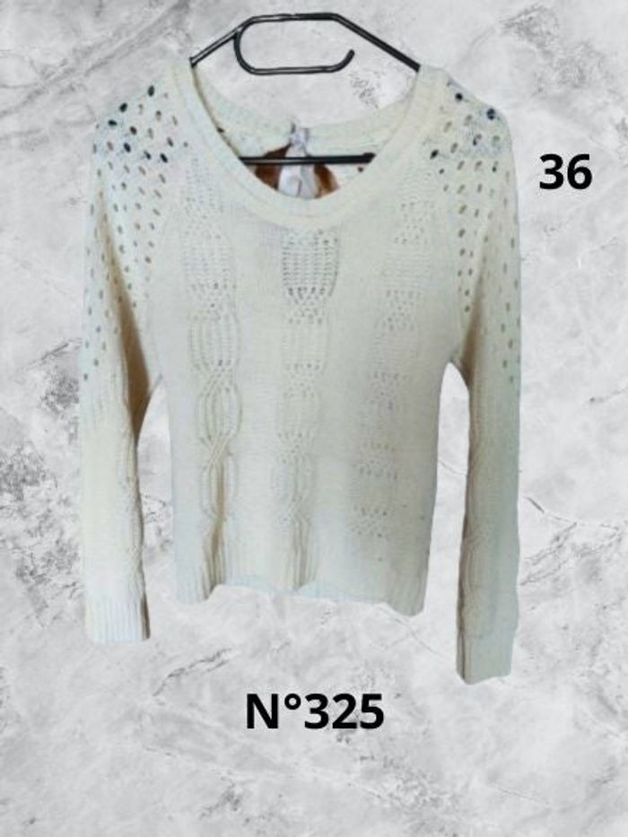 N°325 Pull beige T36.