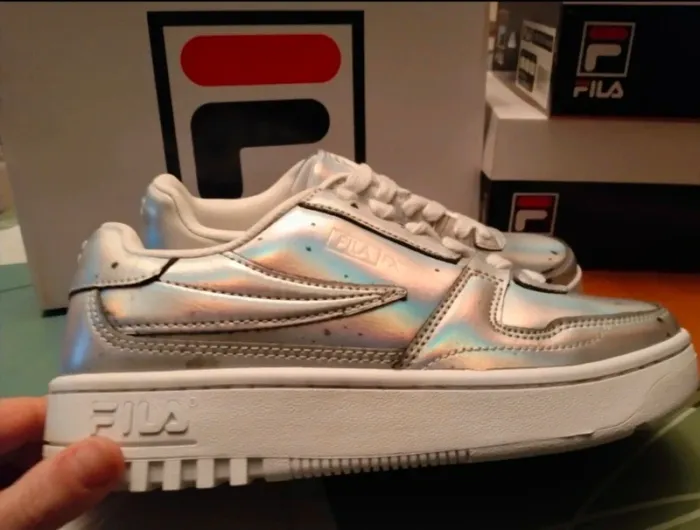 Paide de baskets sneakers femme marque Fila pointure 38 - photo numéro 3