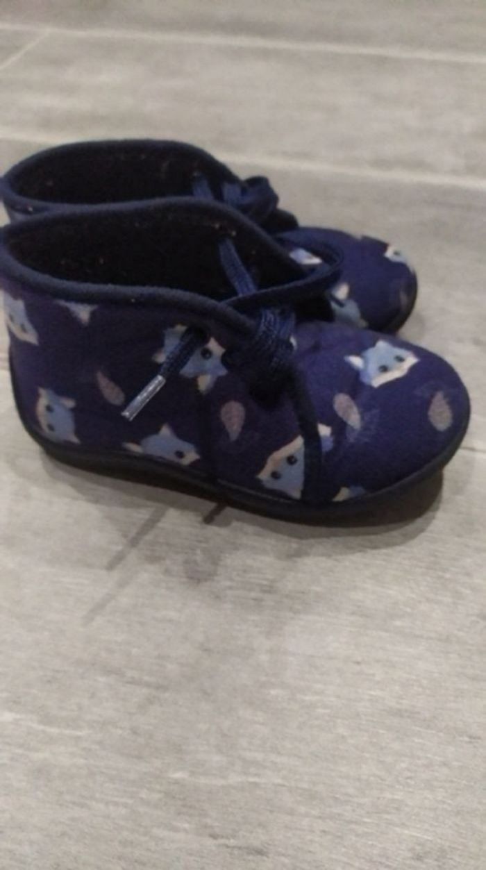 2 paires de chaussons en 23 et 24 - photo numéro 2