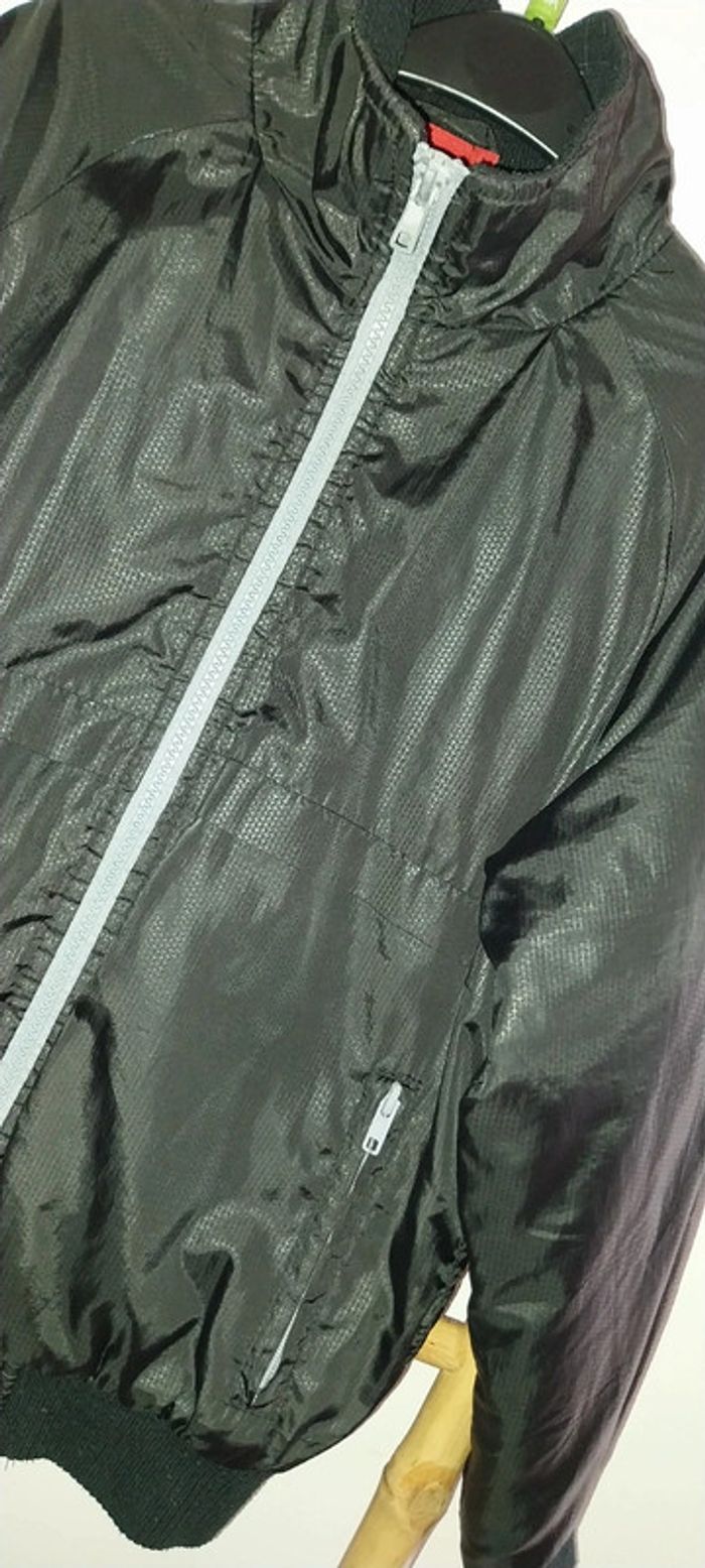 Veste coupe vent noir en très bon état Taille 10 ans - photo numéro 3