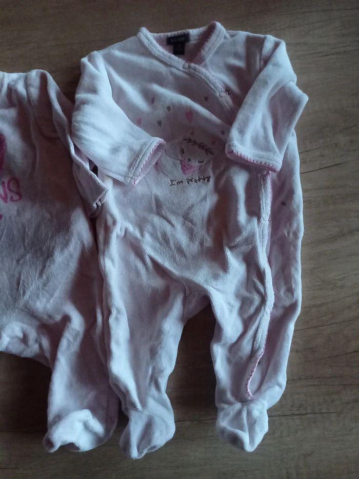 3 pyjamas - photo numéro 2