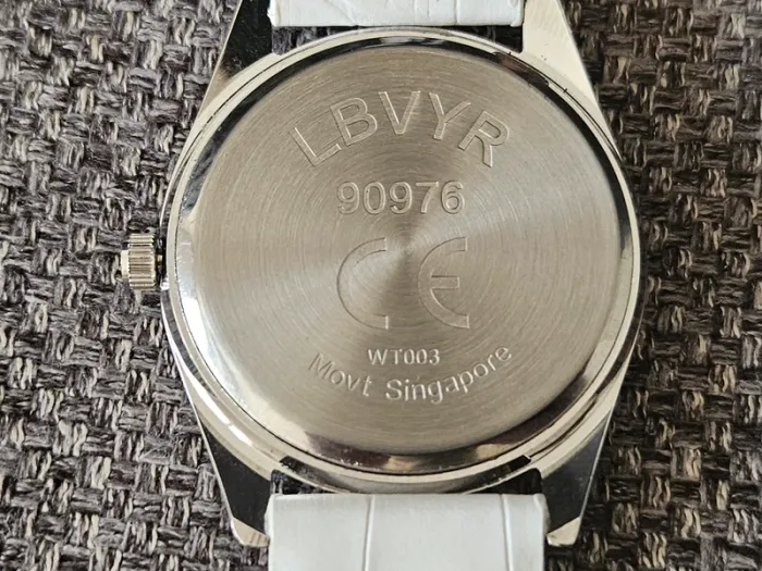 Montre femme LBVYR 90976 neuve, bracelet cuir blanc crocodile strass mouvement Singapore strass - photo numéro 11