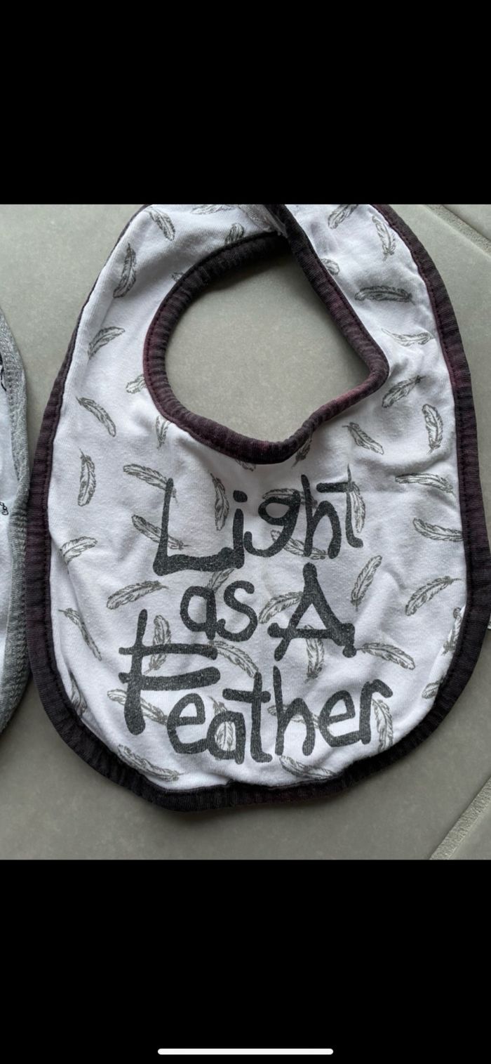 Lot de 2 bavoirs - photo numéro 2