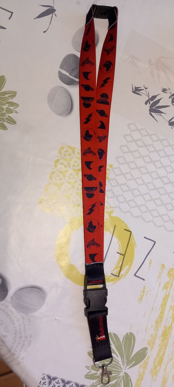 Tour de cou vulcania - photo numéro 2