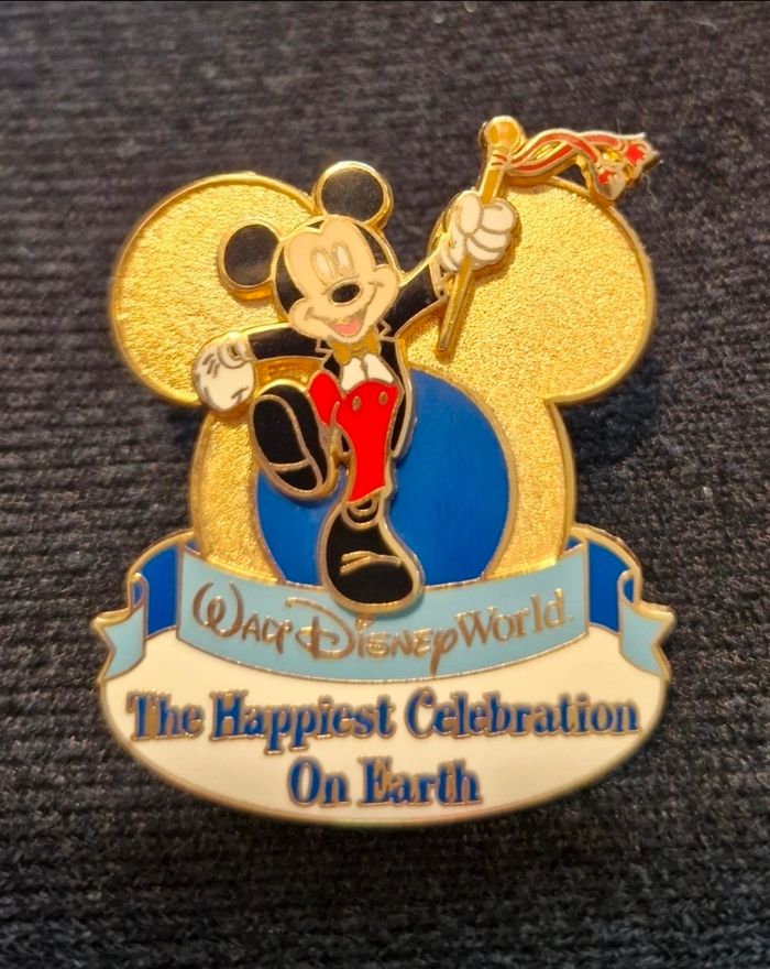 Pins Walt Disney World Mickey Célébration on Eath
