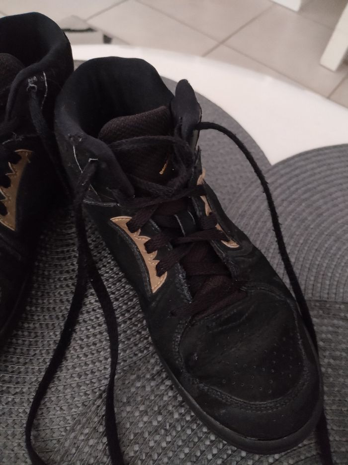 Baskets "Jordan" pointure 35 - photo numéro 3