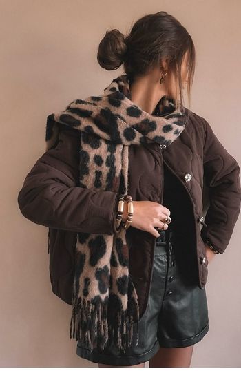 Écharpe léopard tendance avec laine véritable 