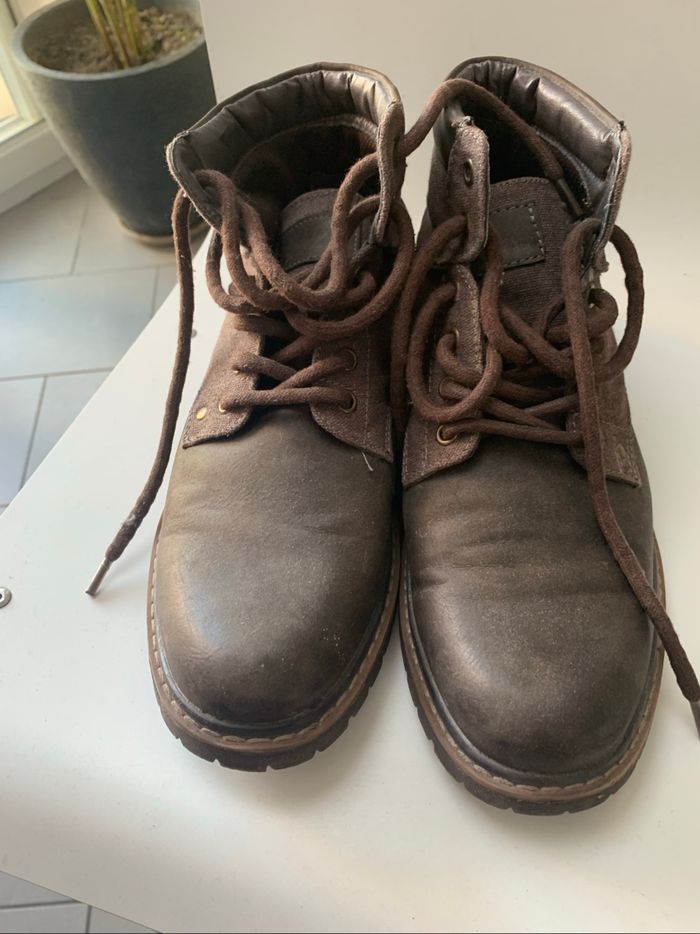 Chaussures à lacets