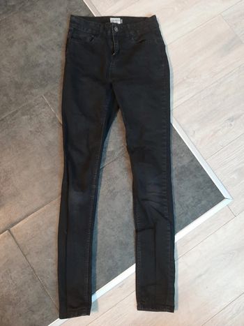 Jean s noir, skinny, Kiabi, taille 32 (12ans), bon état