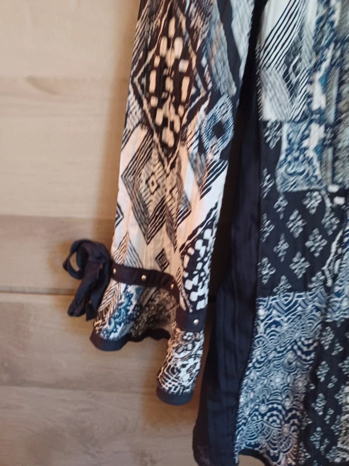 Blouse neuve taille 40 canda acheté trop petite 29 euros - photo numéro 2