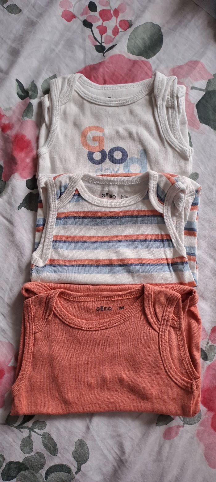 Lot 3 bodies sans manches - photo numéro 2