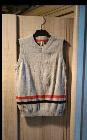 Pull sans manche garçon, 6 ans.