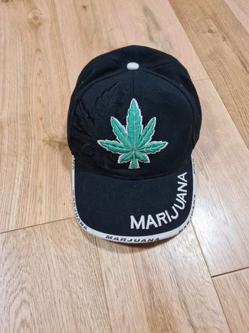 Casquette noir marijuana
