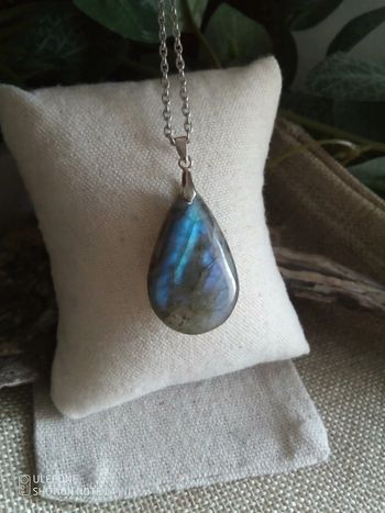 Collier pierre de labradorite à flash bleu intense