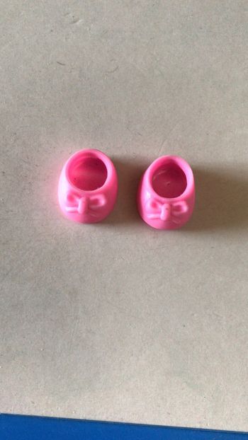 Petite chaussures rose barbie motif fleurs