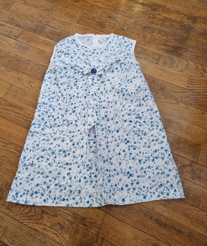 robe fille courte blanche imprimé floral bleu taille 6ans