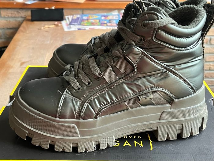 Chaussures Buffalo kaki neuves taille 40 - photo numéro 2