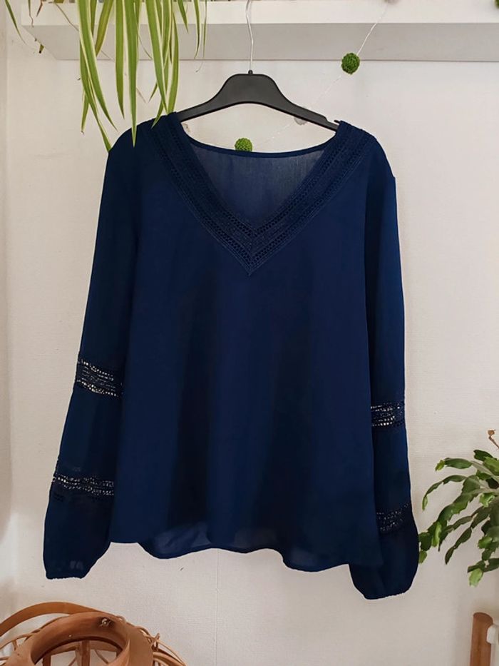 Blouse manches longues bleu marine ajourée