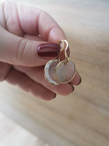 Boucles d'oreilles pastilles de nacre et acier doré inoxydable