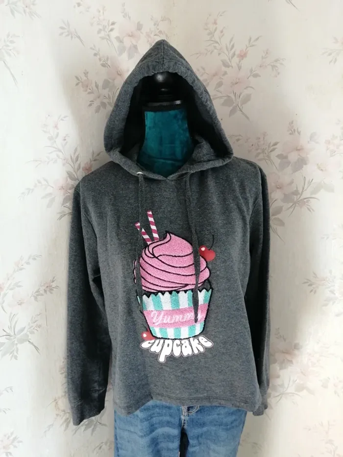 Sweat à capuche gris avec cupcake brodé / jennyfer / (L) - photo numéro 3