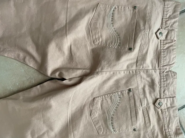 Magnifique pantalon rosé neuf jamais porté en 46 poches strass de marque Blanche Porte - photo numéro 6