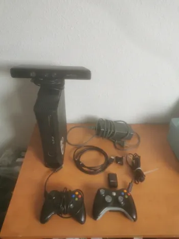 Xbox360 +2 manettes +kinect