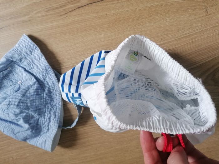 Short de bain 6 mois Disney et son chapeau - photo numéro 3