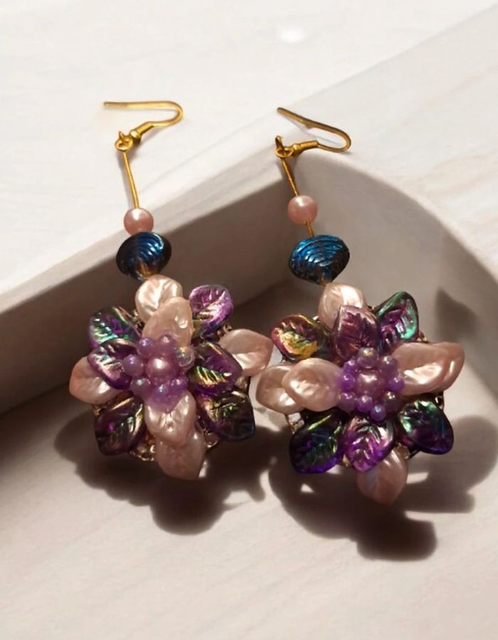 Boucles d'oreilles pendante violette et rose - photo numéro 5