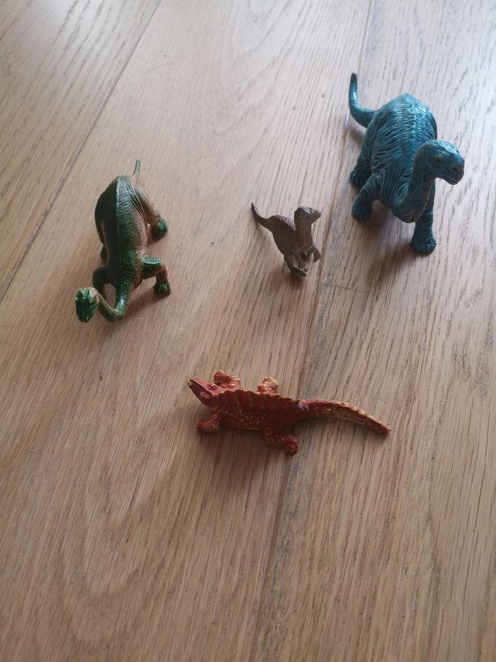 Lot 4 dinosaures