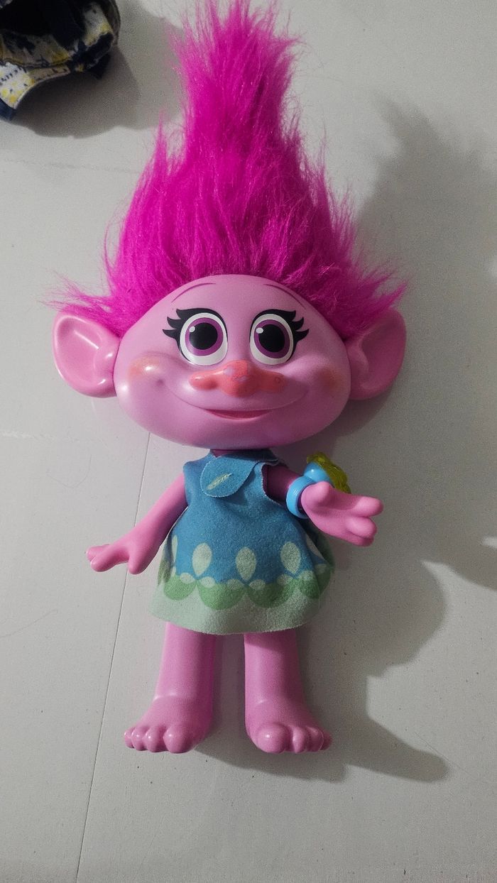 Poppy parlanre des trolls - photo numéro 1