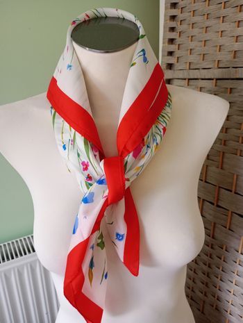 Foulard fleuri 