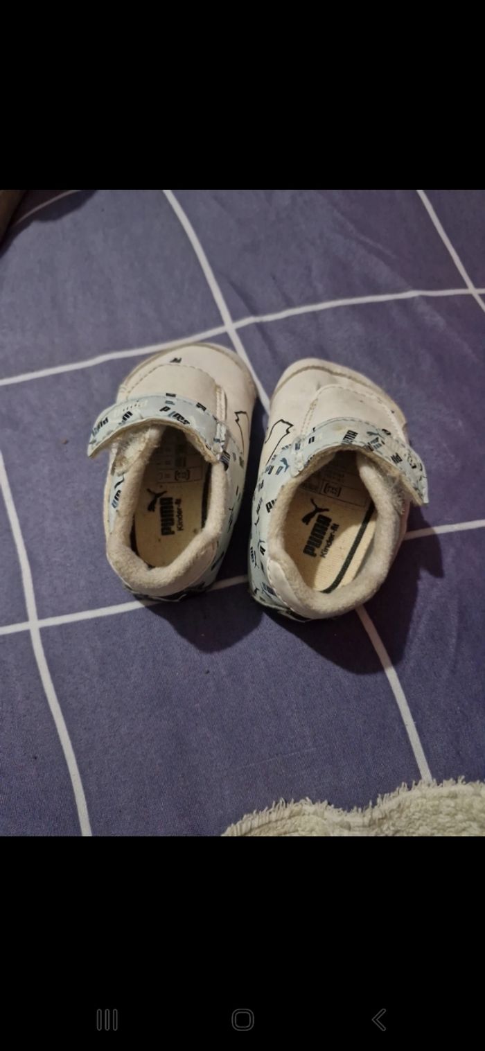 Vends baskets bébé garçon