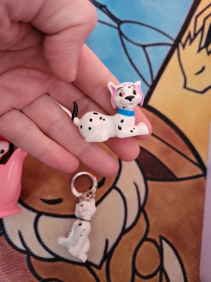 Lot Jouet figurine et port clé thème chien les dalmatiens - photo numéro 7