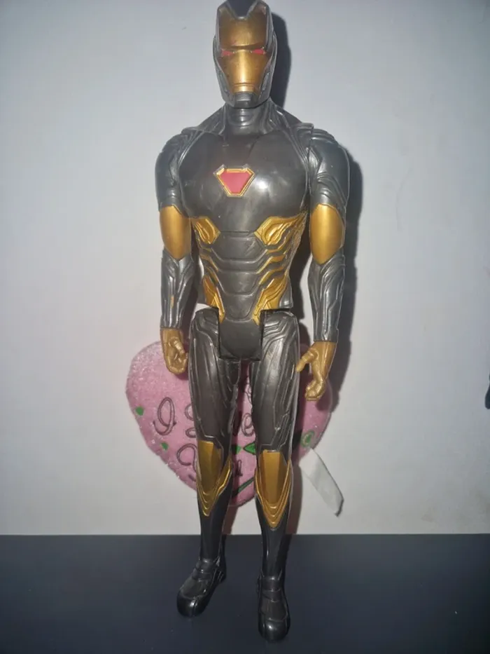 Figurine Iron man noir - photo numéro 2
