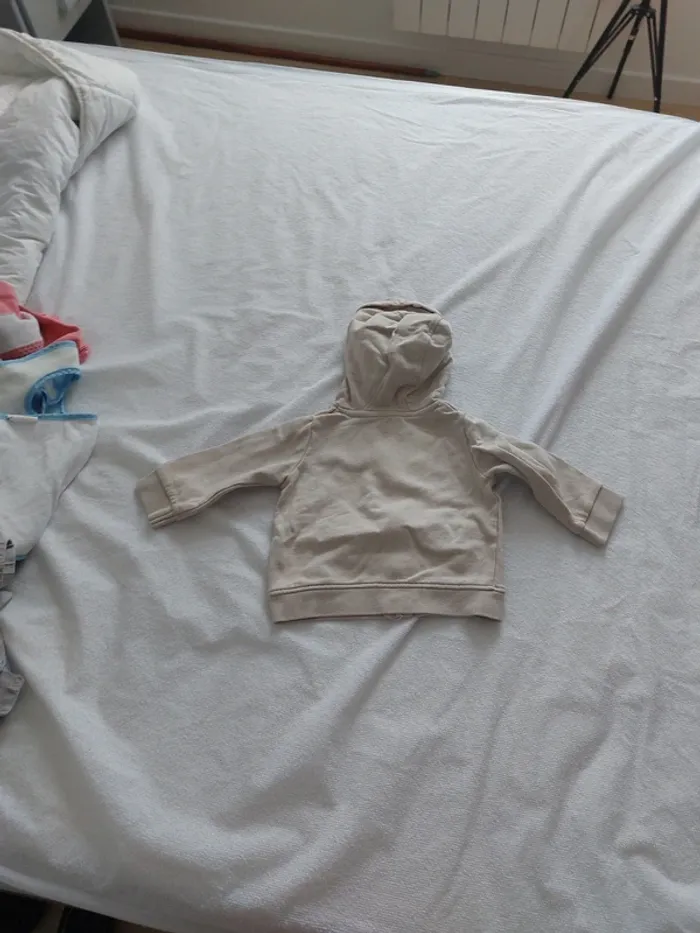 Veste à capuche fille  18mois - photo numéro 2