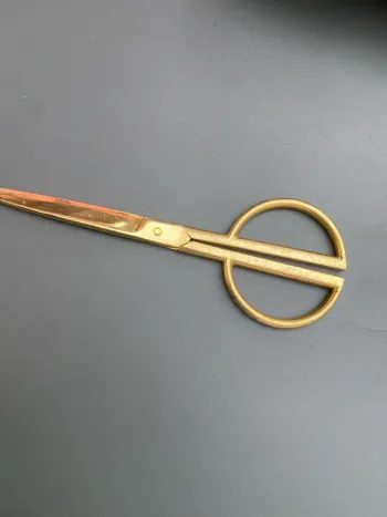 Ciseau doré