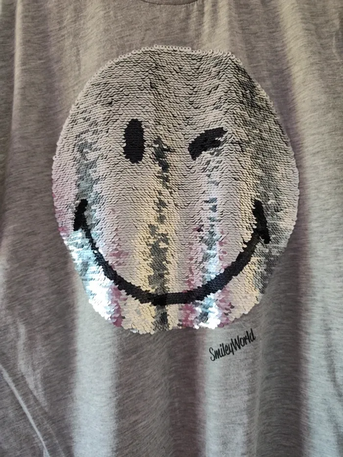 Adorable tee-shirt smiley sequins magiques taille S ou 36 - photo numéro 5