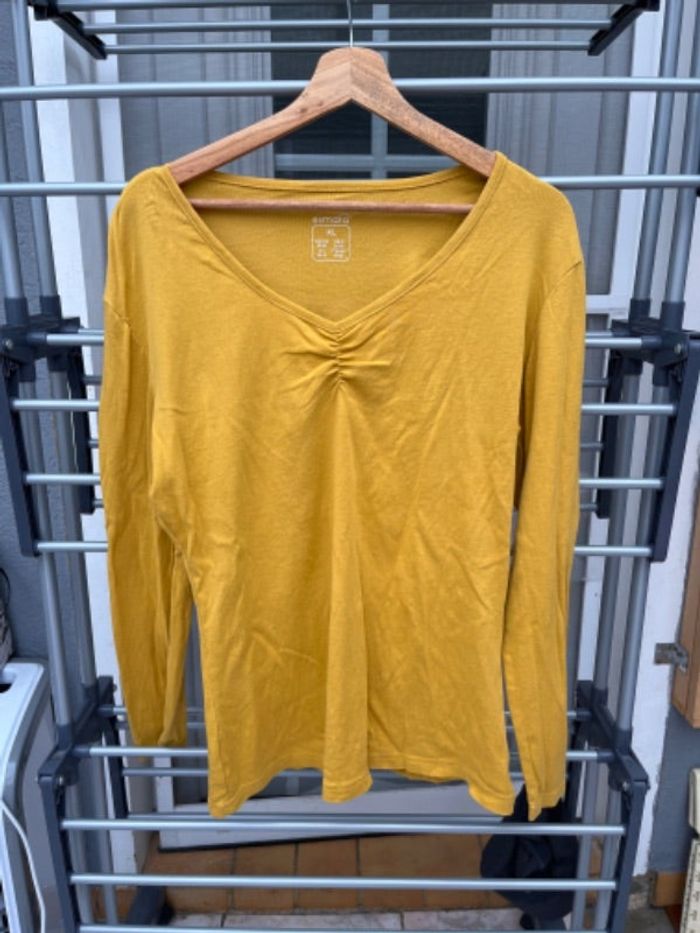 T-shirt manches longues moutarde taille XL