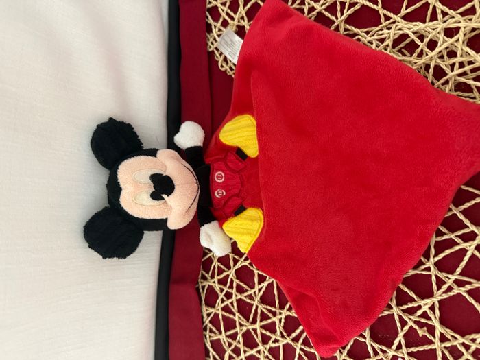 Doudou plat souris Mickey noir rouge DISNEY NICOTOY - photo numéro 2