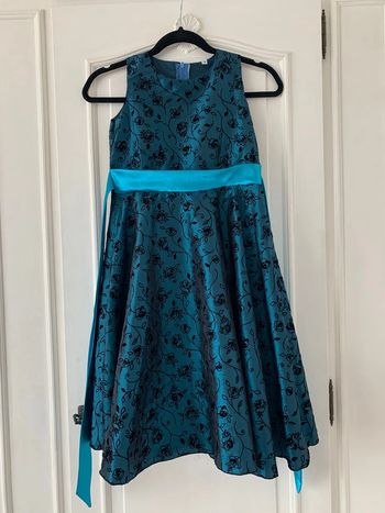 Robe bleue à fleur fille .