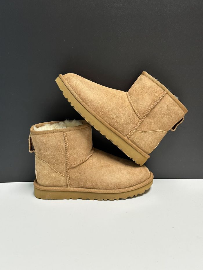 Bottes de neige courtes UGG Classic Mini en peau de mouton, chaudes, résistantes, confortables et dé - photo numéro 2