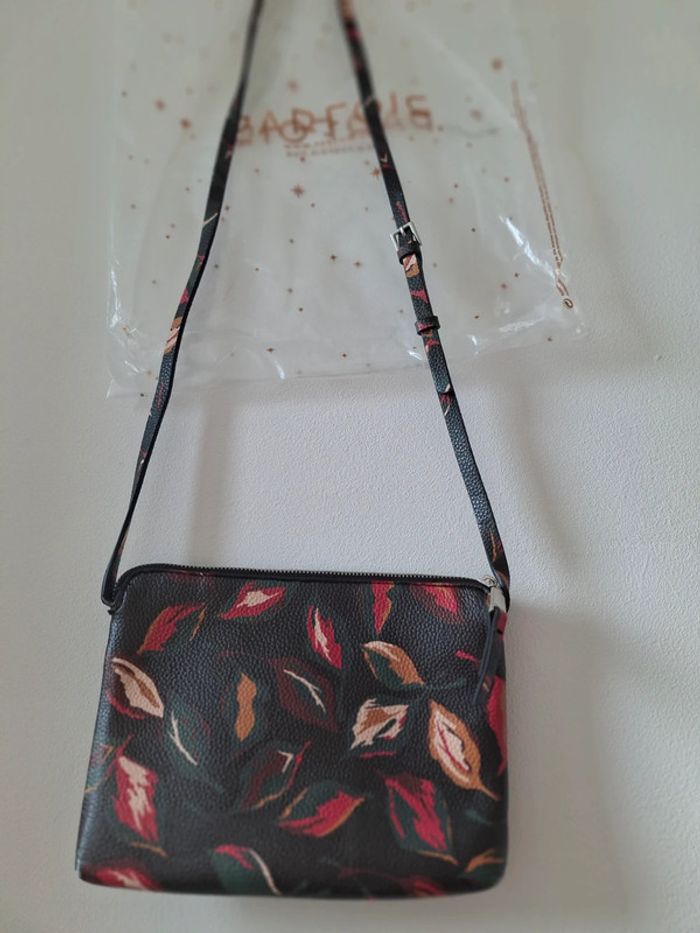 Sac en bandoulière motif feuilles - Parfois - photo numéro 2