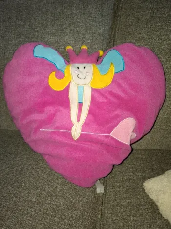 Coussin forme cœur princesse en peluche