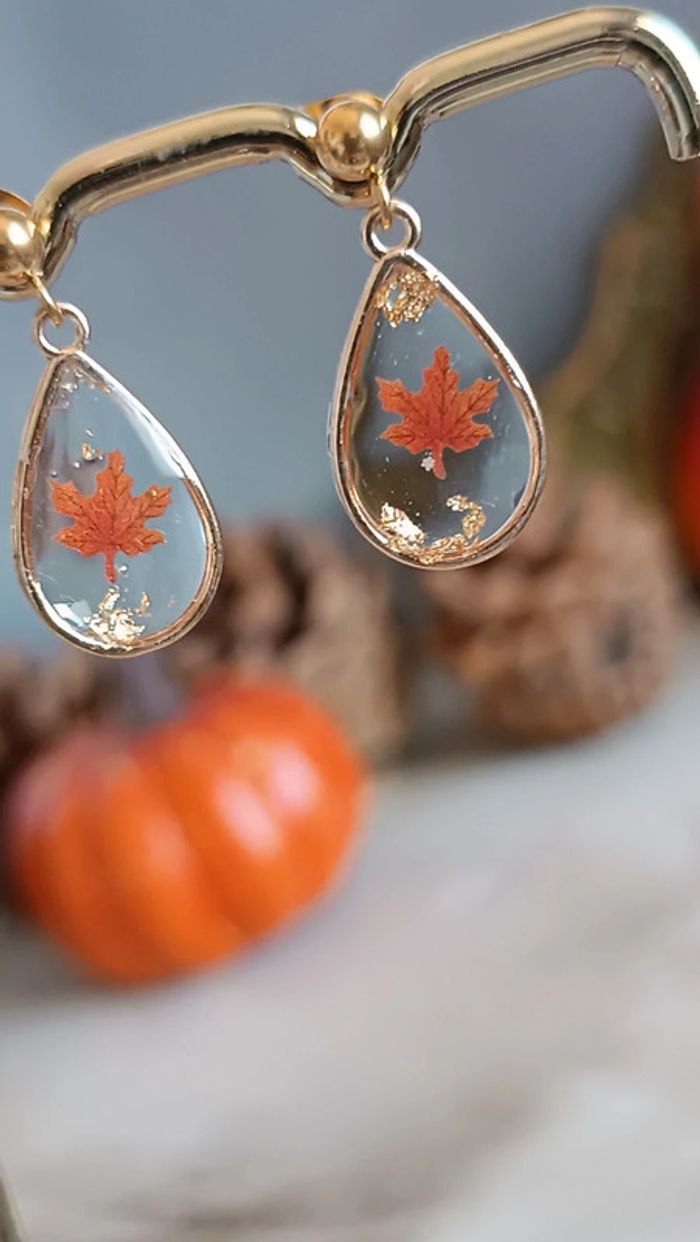 Jolies boucles en résine - photo numéro 2