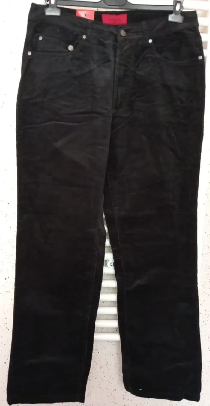 Pantalon en velours noir Pierre Cardin Taille W 34 / L 32 - photo numéro 2