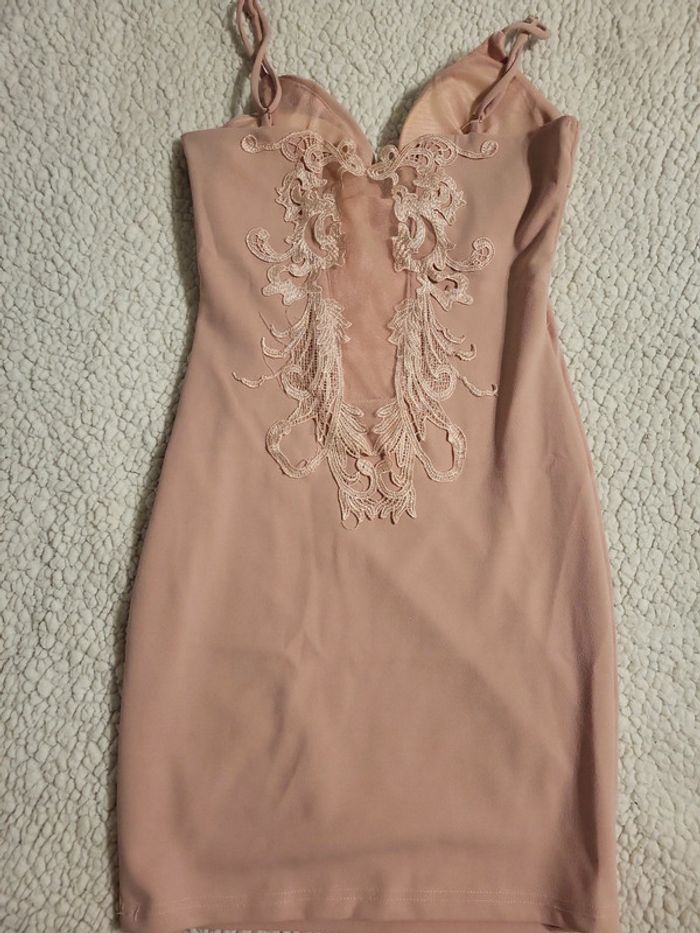 Belle robe rose avec dentelle ! - photo numéro 7